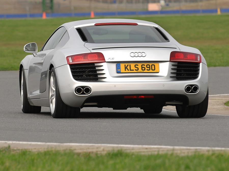 Audi R8 2007 года  (UK) (фото 8 из 25)